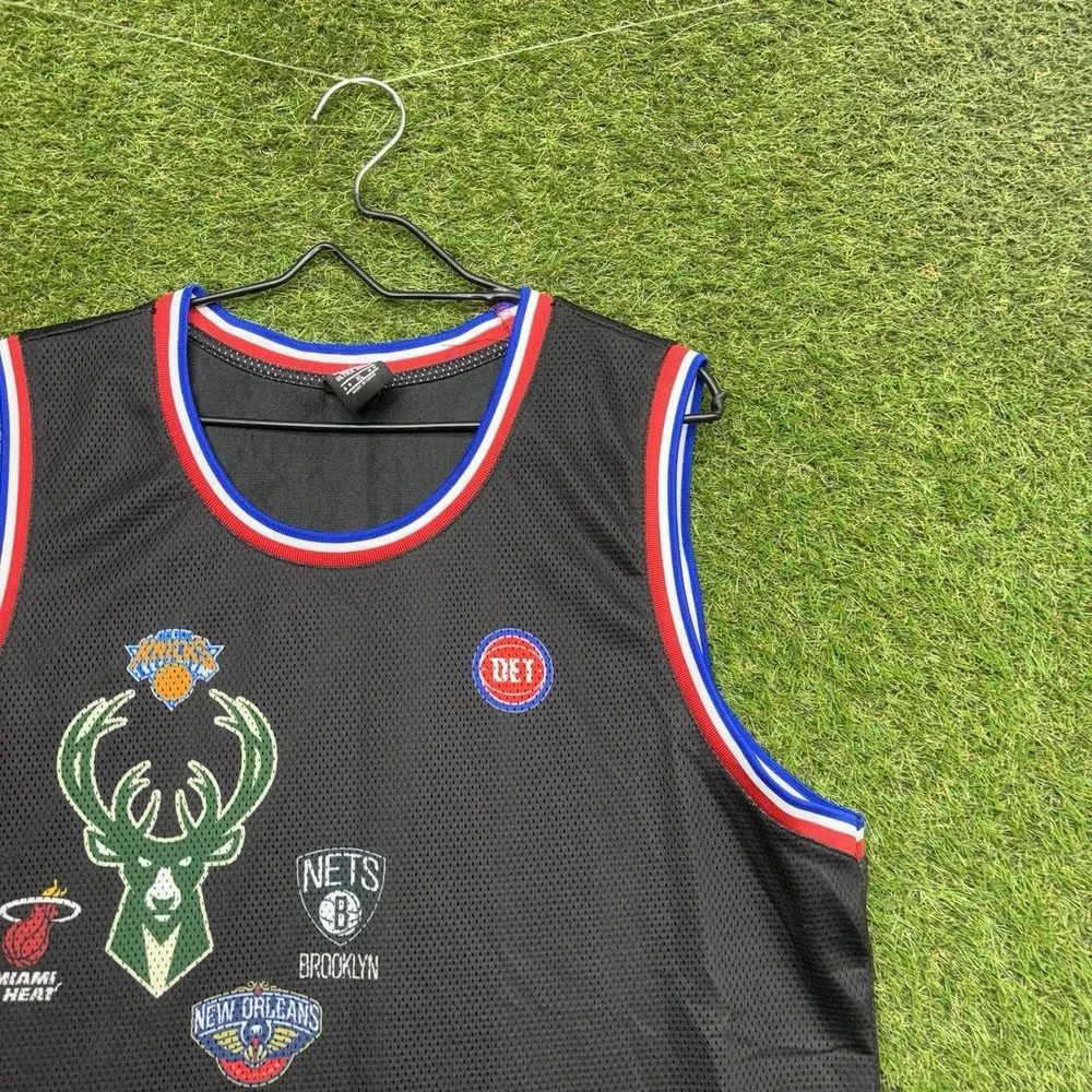 NBA Ultra Game Logo Jersey Mens XL Black Embroidered Logos Basketball Bulls